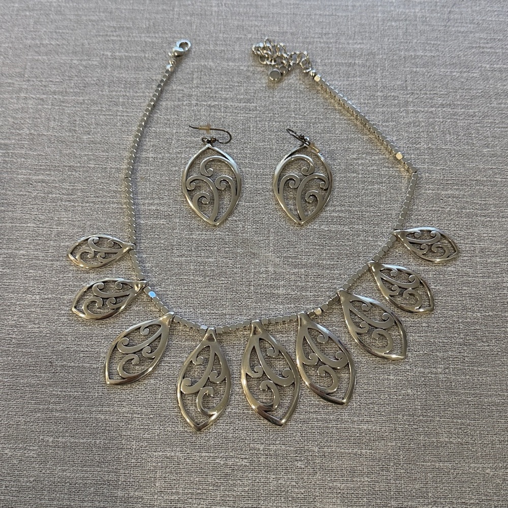 Elegant silver Swirl Necklace and Earring Set